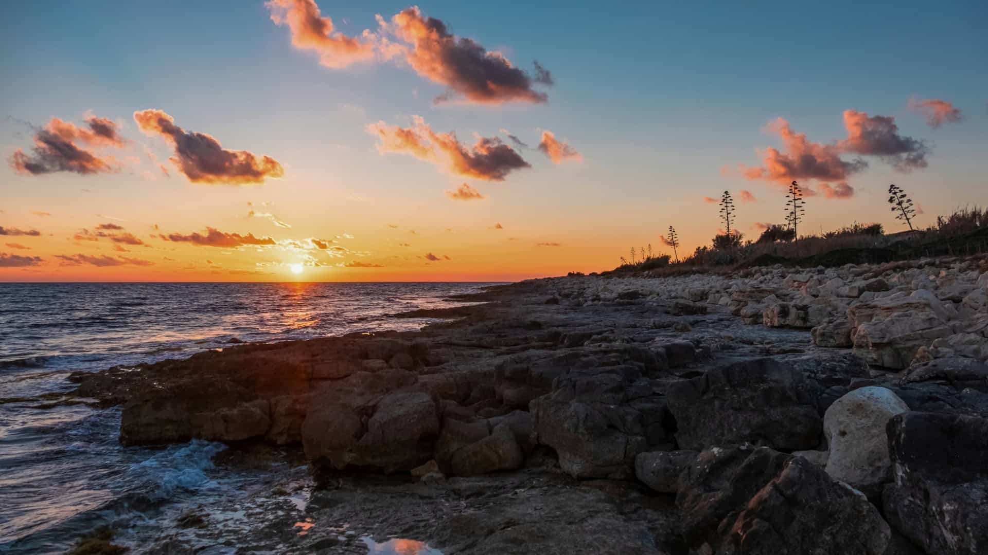 Blick auf einen Strand in Sizilien