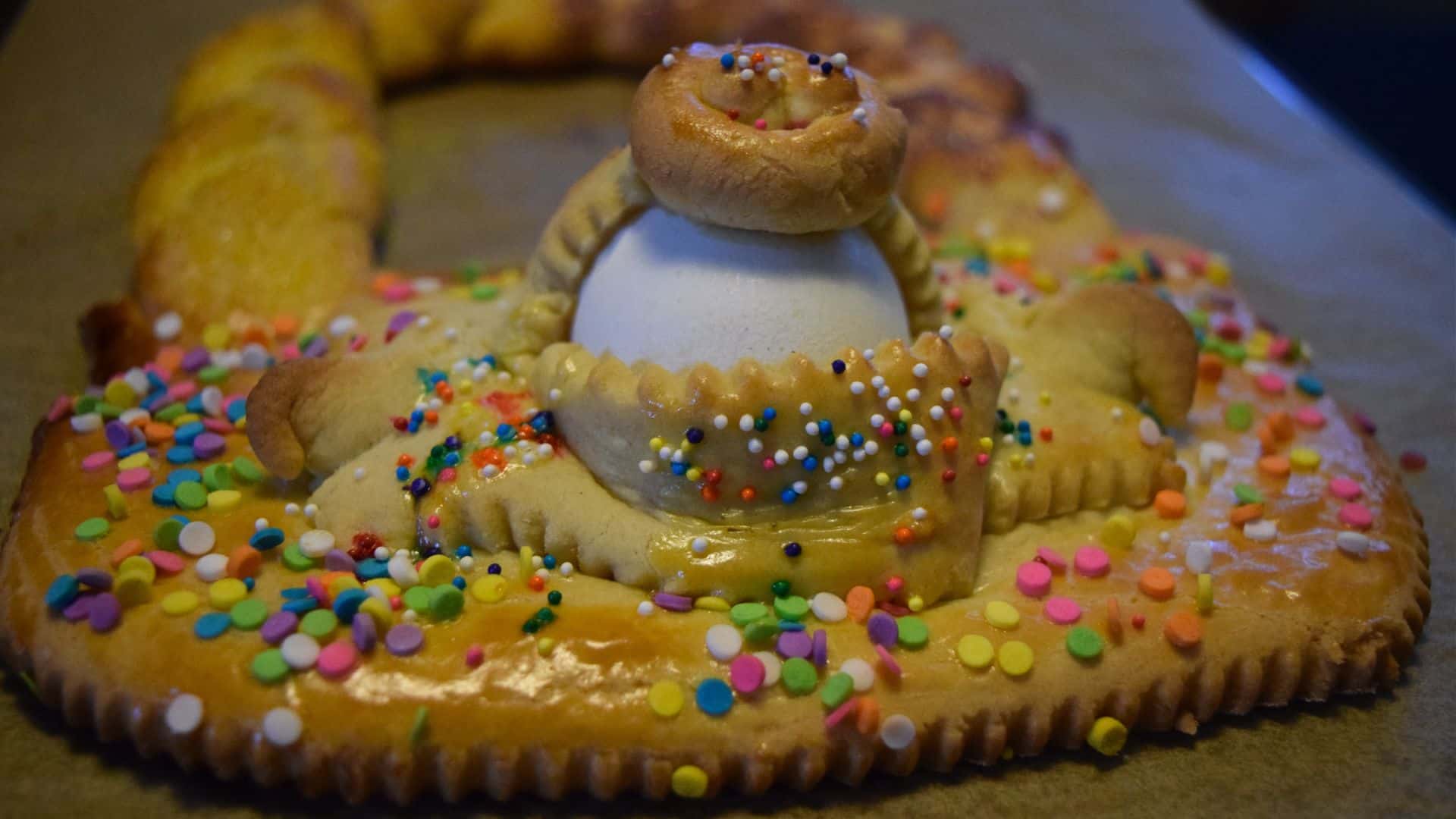 La Cuddura cu l’ovu (traditional Sicilian Easter bread with eggs)