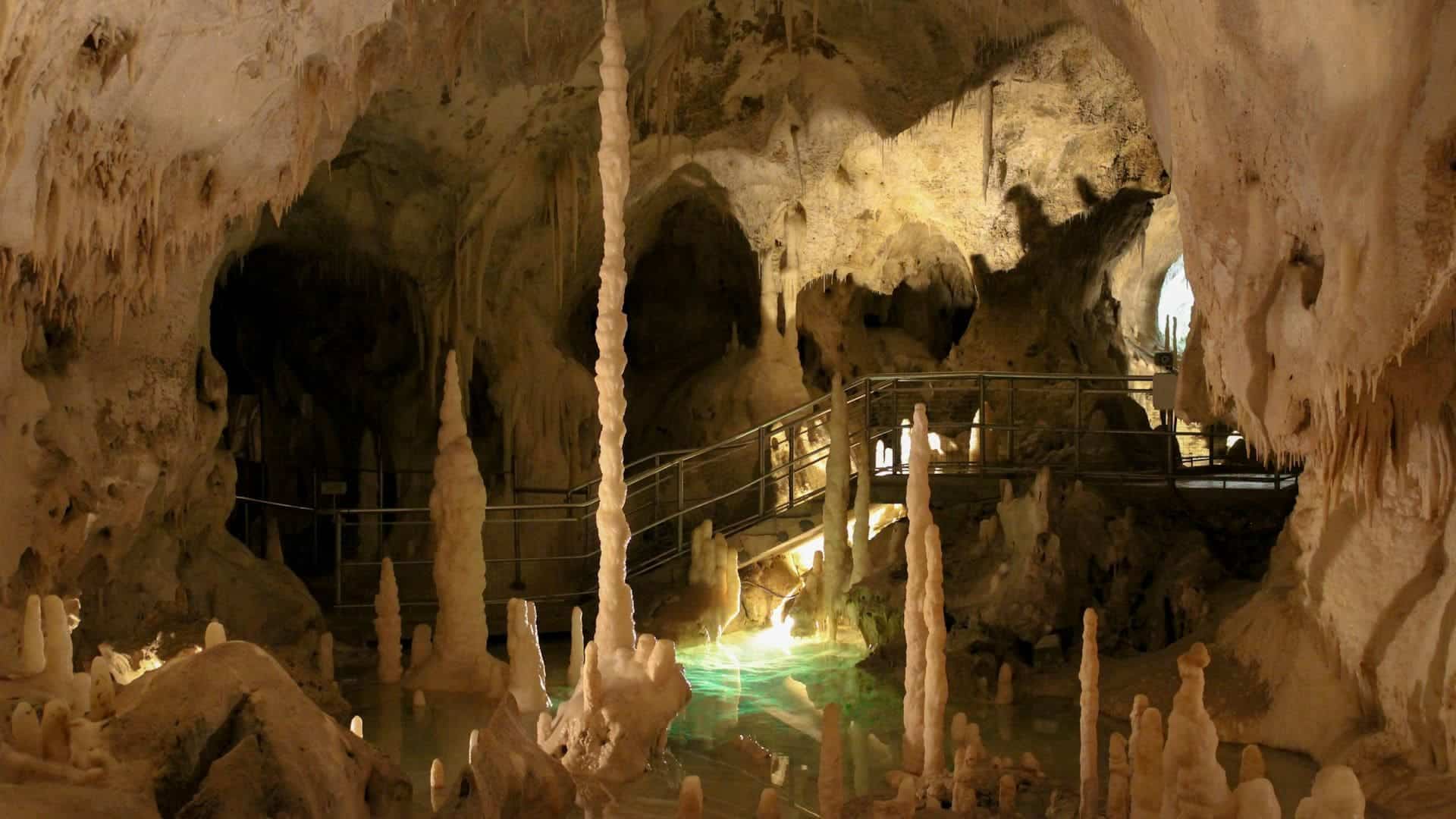 Die Frasassi-Höhlen