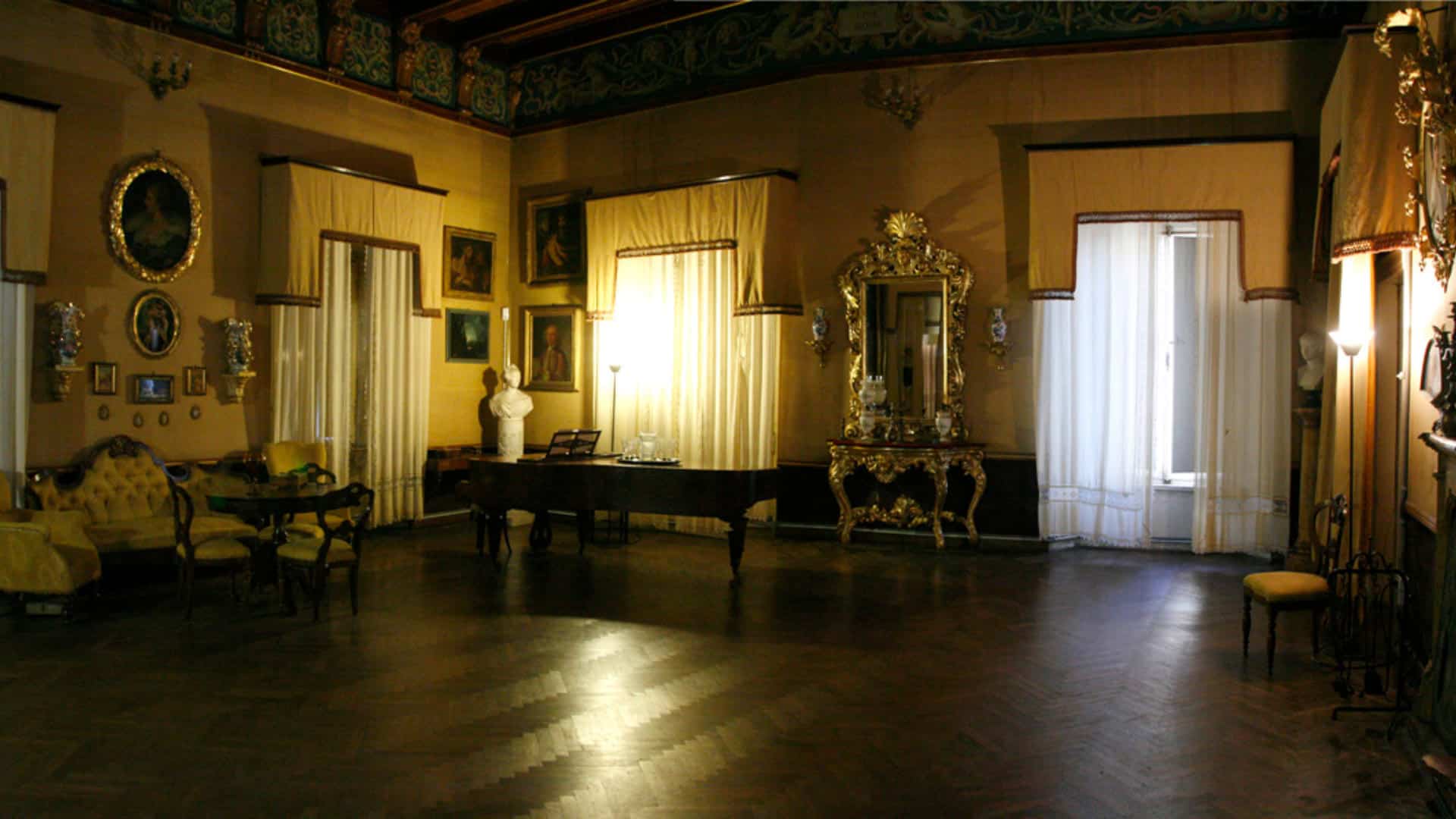 Innenraum des Hausmuseums Colocci Vespucci. Foto von Micucci Ivo Antonio