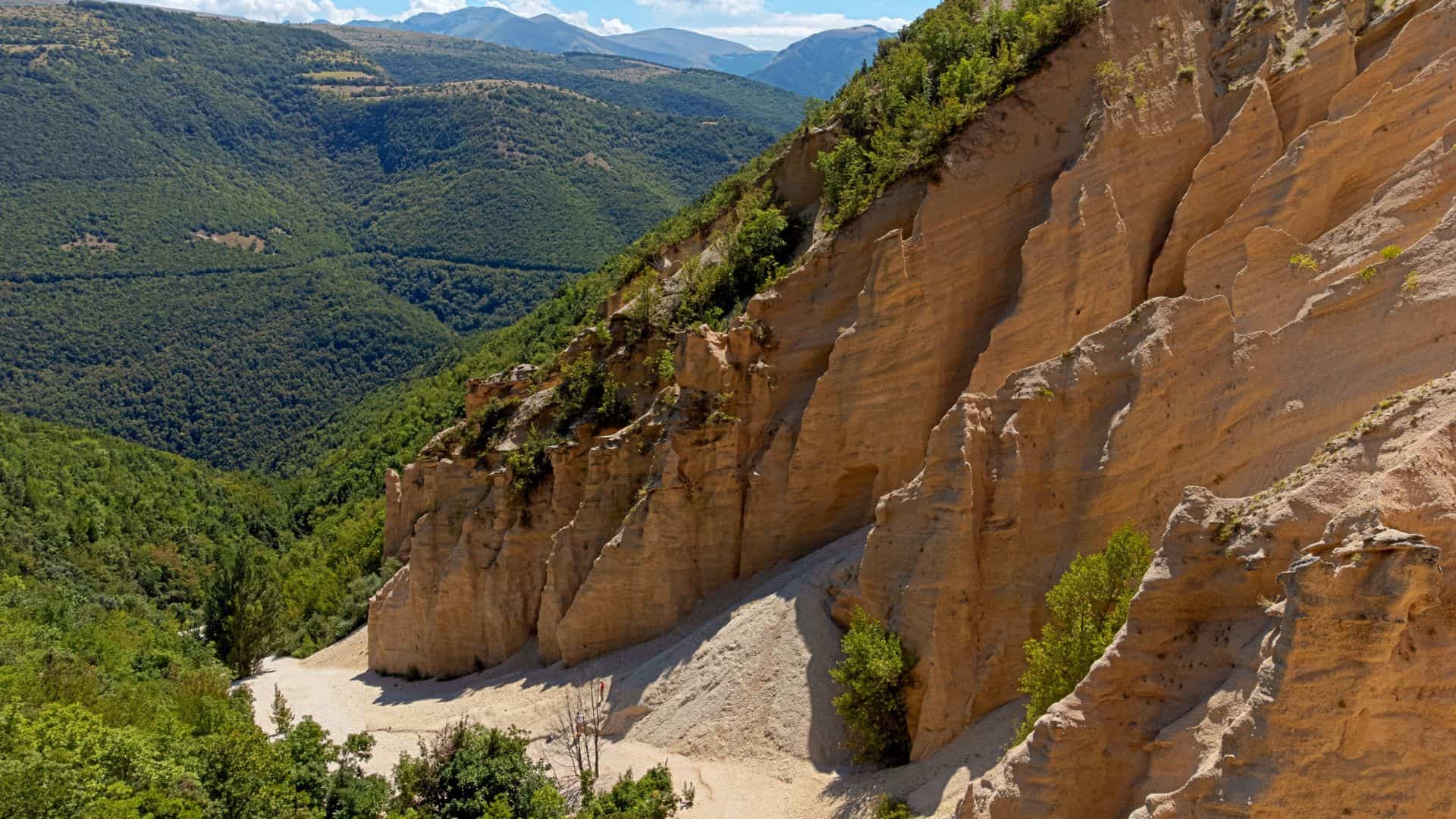Panoramic view over a trail at the Lame Rosse