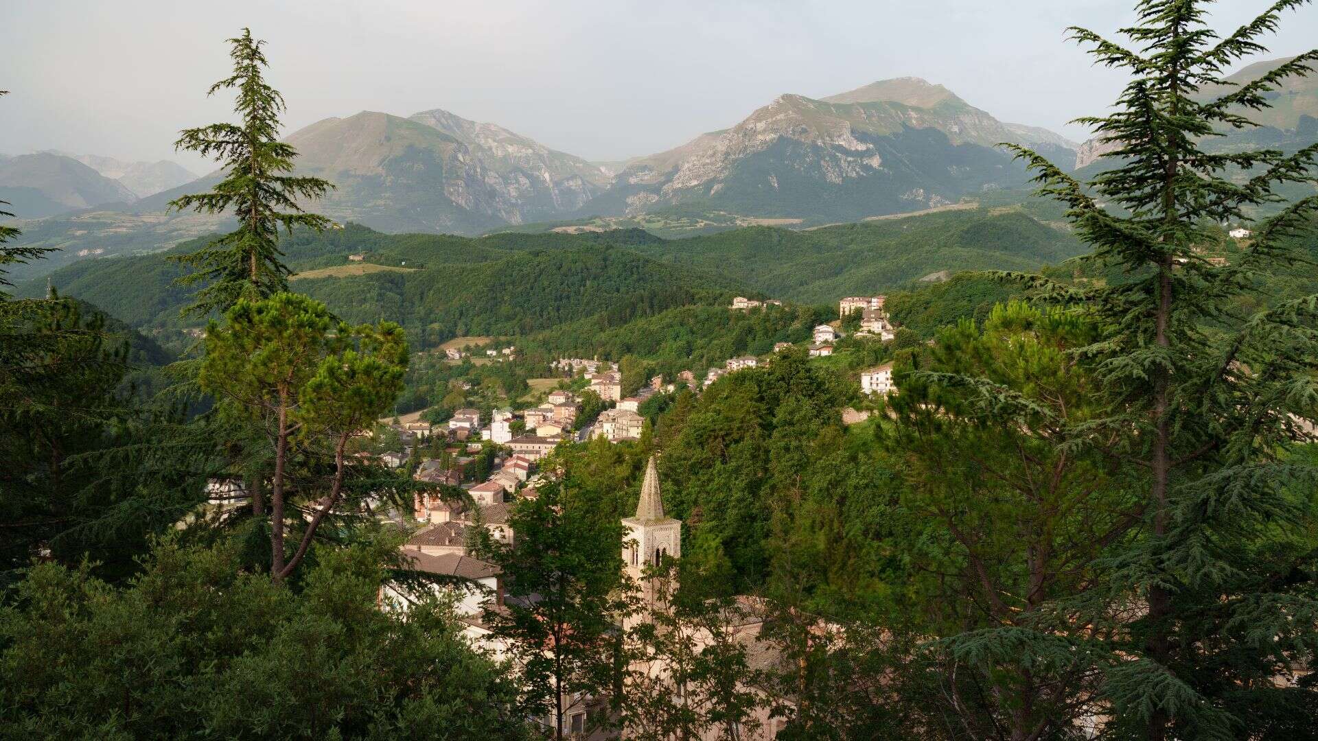 Panoramic view of the village of Amandola