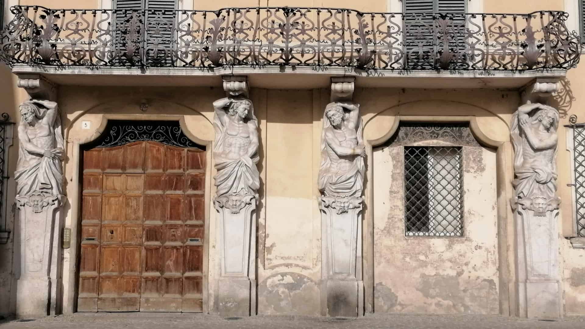 Detail des Palazzo Balleani in Jesi. Foto von Parsifall